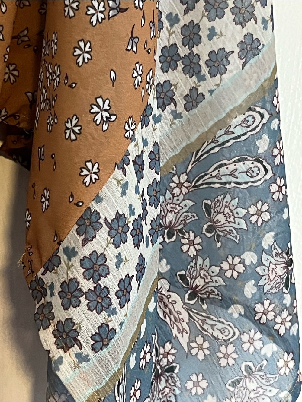 Bloomfield Floral Beige kimono - Picture 5 of 7